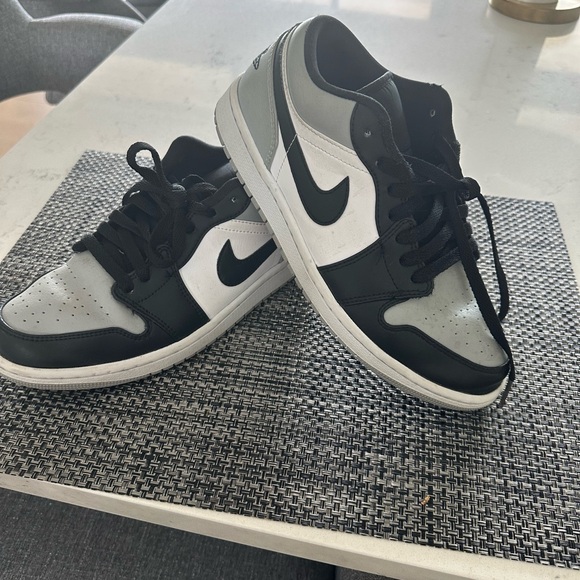 LK NEW NIKE AIR JORDAN 1 LOW SHADOW TOE 8.5 - Picture 2 of 5
